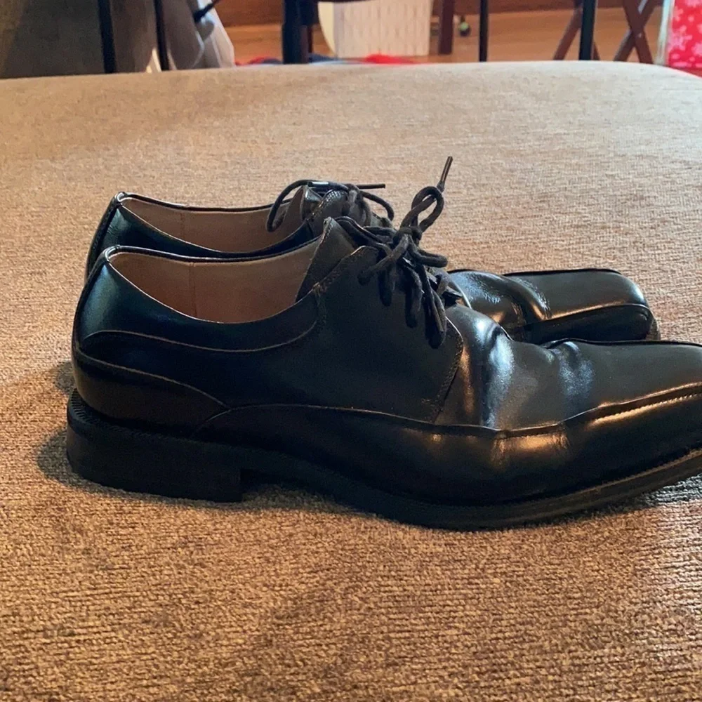 𝅺florsheim men’s dress shoes; size 10.5